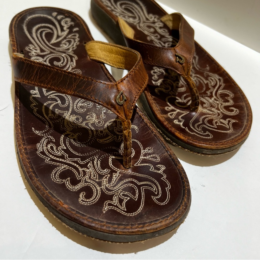 Olukai Women’s Sandals flip flop Leather size 10. Pre-owned